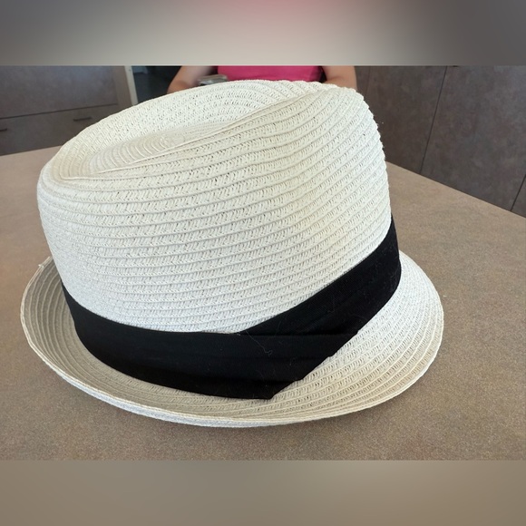 Stylish Cream Fedora with Black Band - Picture 1 of 2